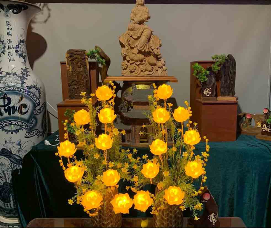 Đèn thờ mẫu hoa sen 9 bông.png